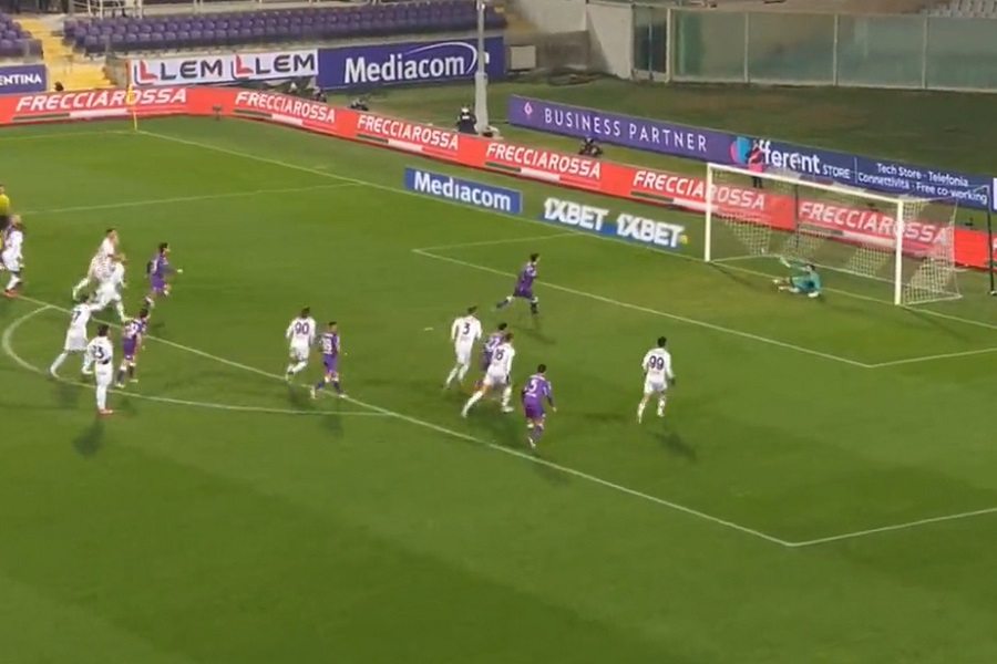VLAHOVIĆ PROBAO SLAVNI POTEZ, pa mu se dogodilo nešto što još nije iskusio u Italiji! (VIDEO)