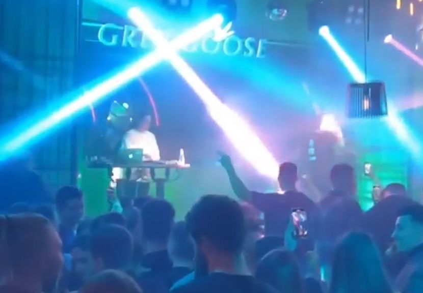 POJAVIO SE SNIMAK IZ KLUBA "GOTIK" u noći kada je nestao Matej iz Splita! SIMBOLIČNA PORUKA privukla je pažnju javnosti (VIDEO)