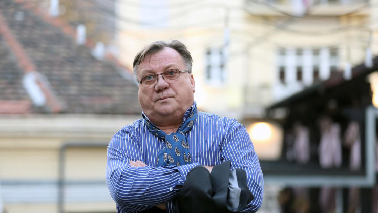 "BILO JE STRESNO, NISAM MOGAO DA HODAM" Halid Bešlić poslije operacije srca počeo da nastupa
