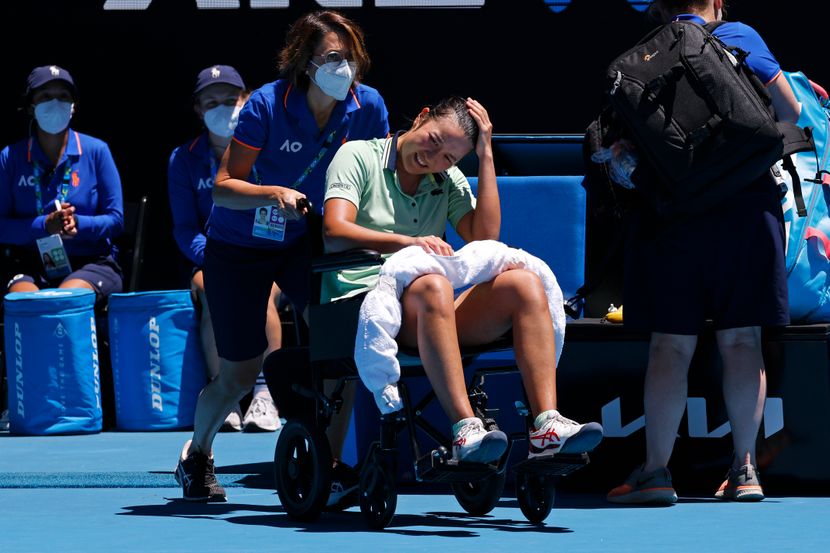 TENISERKA U KOLICIMA NAPUSTILA TEREN NA AUSTRALIJAN OPENU: Plakala od bolova, ali nije htjela da preda