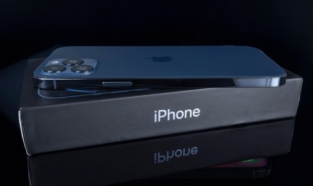 STRUČNJACI SMATRAJU DA BI SLJEDEĆI iPhone mogao imati dva otvora za senzore u ekranu!