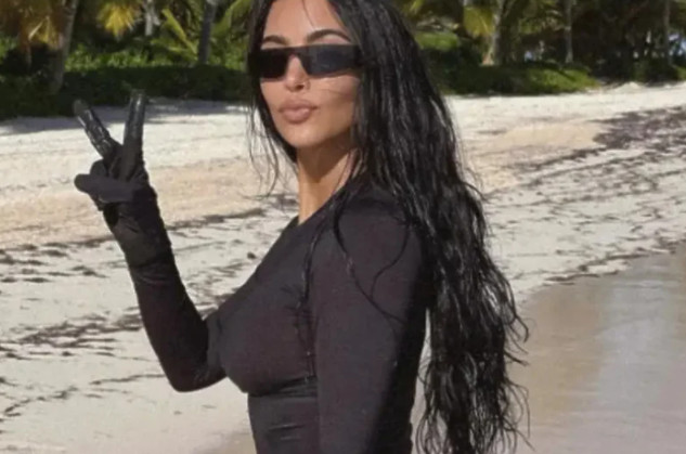 OPET SE ZAIGRALA U FOTOŠOPU! Kim Kardašijan deformisala dio tijela: Čim su FANOVI UOČILI GREŠKU skinula sliku, ali je jedan pratioc SAČUVAO DOKAZE (FOTO)