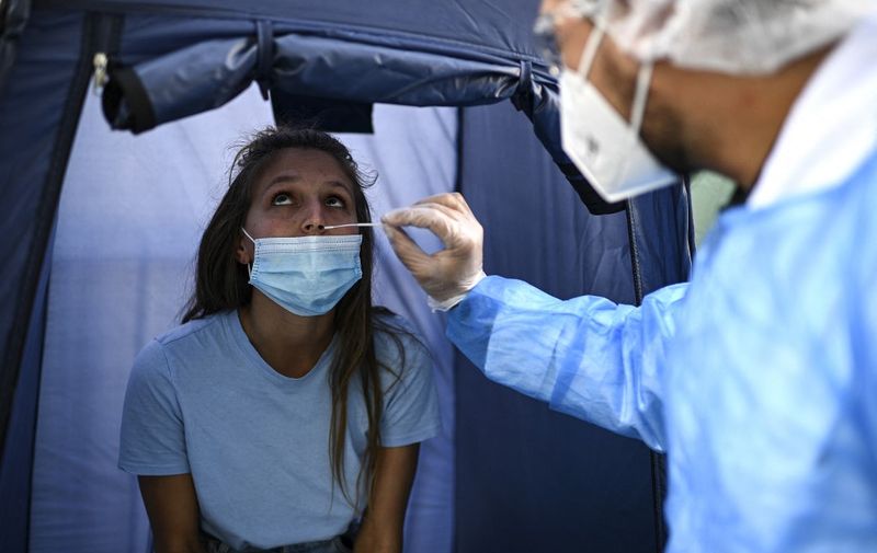 STRUČNJACI NEMAJU DOBRE VIJESTI Podvarijante omikrona mogle bi izazvati novi talas korone
