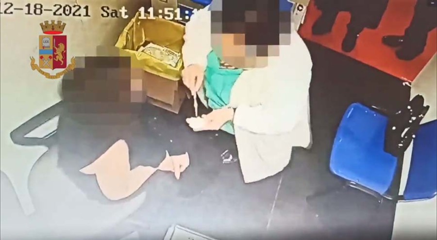 "VAKCINISALA" ANTIVAKSERE pa završila IZA REŠETAKA