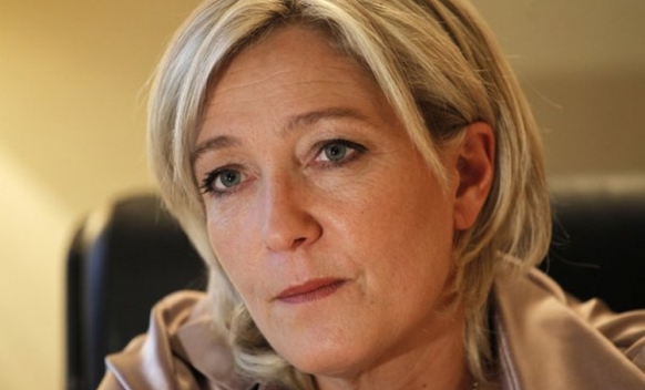 PROTEST! Le Pen: Ukloniti ZASTAVU EU sa Trijumfalne kapije