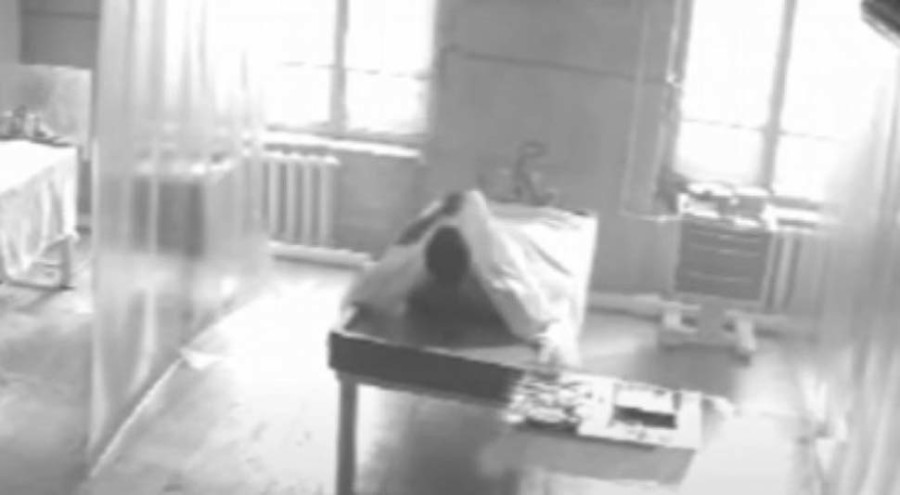 DA SE ZALEDI KRV U ŽILAMA Leš oživio u mrtvačnici? (VIDEO)