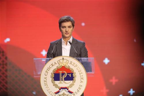 ANA BRNABIĆ NA SVEČANOJ AKADEMIJI: Istina je da je Republika Srpska nastala na genocidu, ali na GENOCIDU NAD SRPSKIM NARODOM!