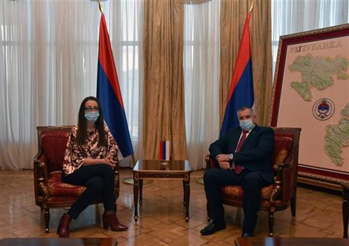 VIŠKOVIĆ-RUNIĆ: Vlada će nastaviti da pomaže POVRATNIČKE opštine u FBiH!