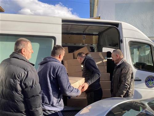 MLADEN ILIĆ uručio 200 paketa pomoći za najugroženije banjalučke PENZIONERE!