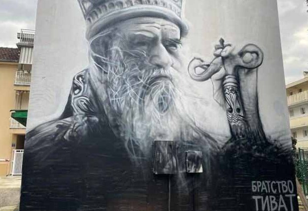 U CRNOJ GORI OSLIKAN MURAL posvećen mitropolitu Amfilohiju