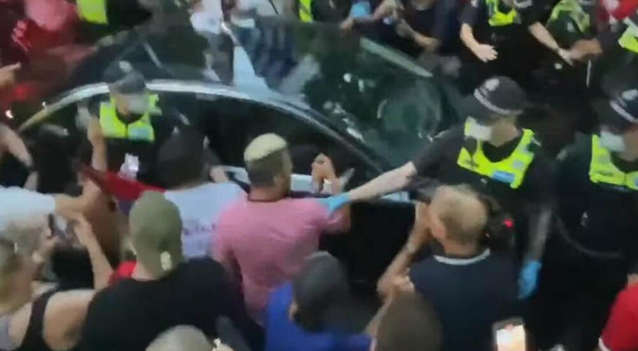 HAOS NA ULICAMA MELBURNA Sukobili se navijači i policija (VIDEO)