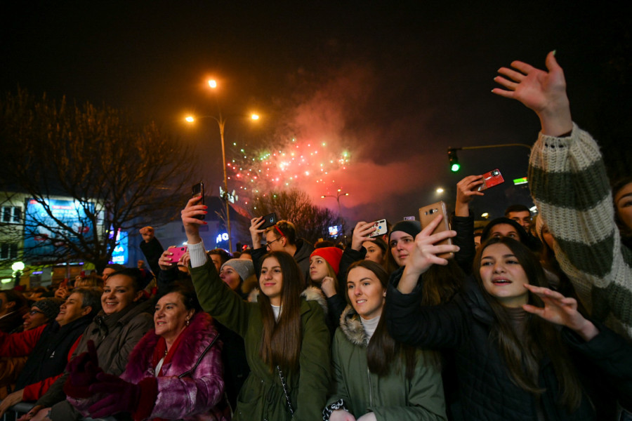 VIŠE OD 30.000 LJUDI SLAVILO NA ULICAMA Banjaluke, žurka se nastavlja i večeras! (FOTO)