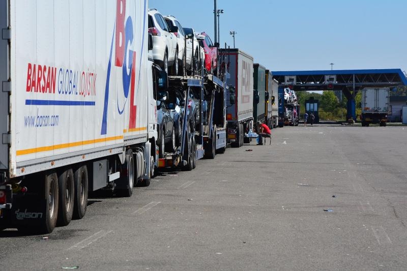PROBLEM OD 2010. GODINE Licence za prevoznike iz RS posvađale ministarstva