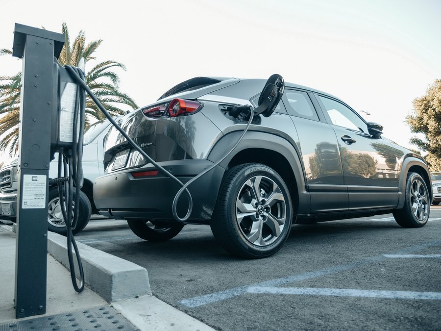 VIŠE NE MOŽE ZA DŽABA Počinje naplata PUNJENJA električnih vozila u Hrvatskoj
