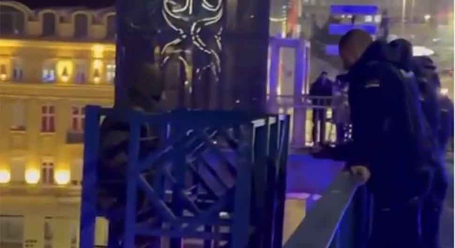 DRAMA NA MOSTU: Čovjek prijeti da će skočiti, policija pokušava da ga spasi (VIDEO)
