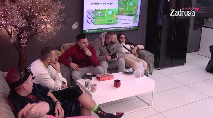 ZADRUGARI SU ZGROŽENI: Opleli po Viki i Marku zbog njihovih glasnih akcija! (VIDEO)
