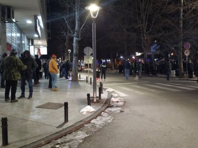 VEĆ PETI DAN PROTESTI ŠIROM CRNE GORE: Mediji prenose da je Dritan Abazović SMIJENJEN