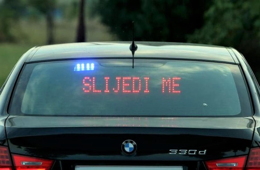 UHAPŠENI ZBOG PRIMANJA MITA: Prijedorski POLICAJCI pali u akciji "PRESRETAČ" pušteni da se brane sa SLOBODE!