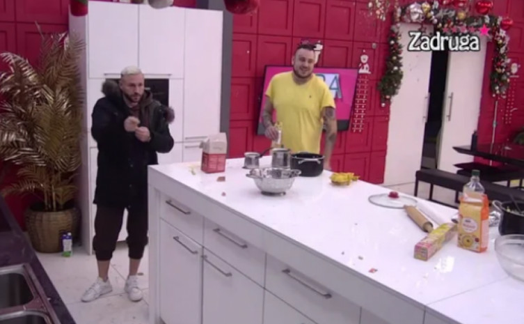 URNEBESNE SCENE U "BELOJ KUĆI" - Ša otkrio šta mu je Car uradio! Svi "POPADALI" od smijeha