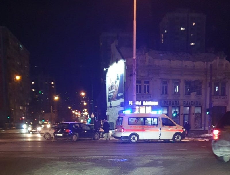 NESREĆA U SARAJEVU! Dvije osobe povrijeđene u SUDARU automobila