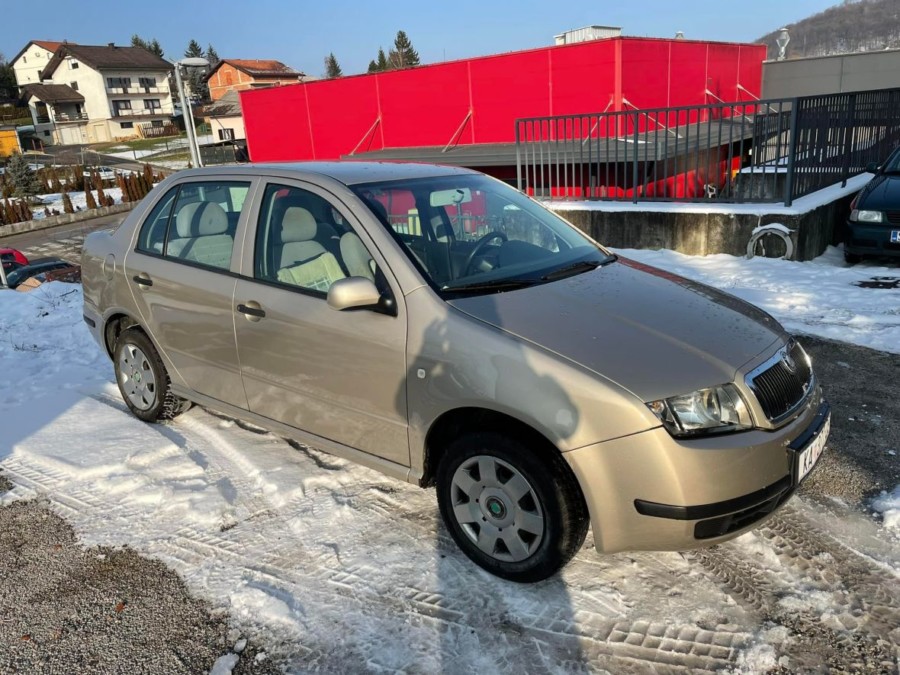 KAPA DO PODA! Muškarac odlučio POKLONITI svoj automobil, ali ima uslov...