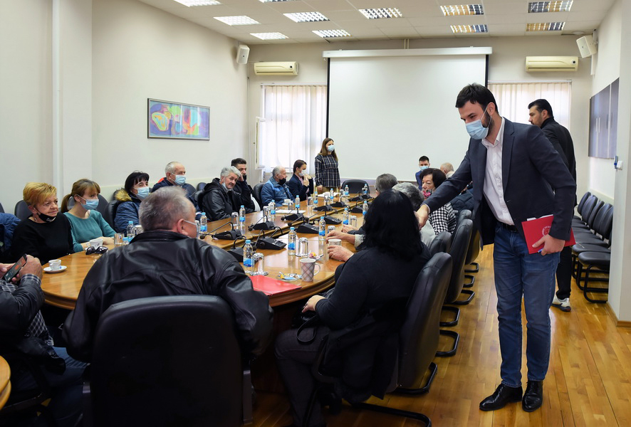 GRADONAČELNIK PRIJEDORA SLOBODAN JAVOR ORGANIZOVAO susret koji je nazvan "KAFA SA GRADONAČELNIKOM"! Okupilo se DVADESETAK građana