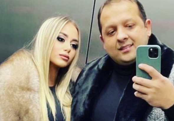 TRUDNA ZVEZDA GRANDA SA 15 GODINA STARIJIM KOLEGOM: Započeli su vezu nakon što se on RAZVEO OD DRUGE SUPRUGE