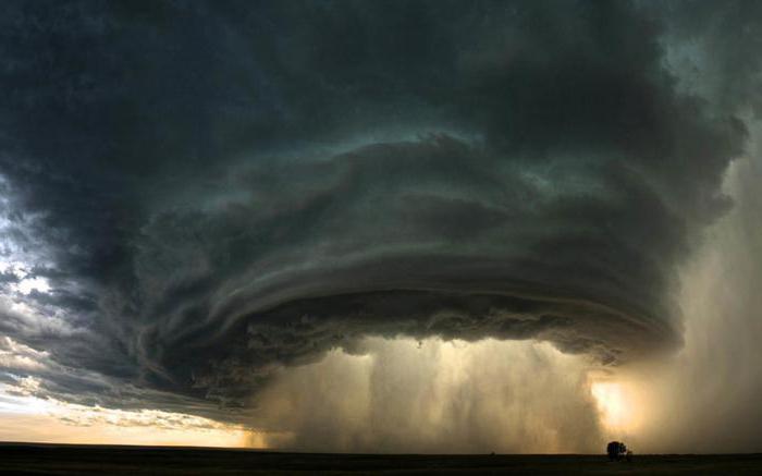 TORNADO POKOSIO NEKOLIKO DRŽAVA U SAD! Za sobom ostavio desetine žrtava...