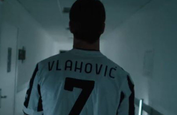 VLAHOVIĆ ZA PREDNOST JUVENSTUSA: Maestralan gol srpskog mahera u posljednjim minutama pred poluvrijeme (VODEO)!