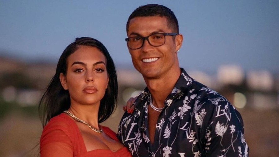 "KUPI" MILIONE LAJKOVA Ronaldo prigodnom fotografijom čestitao Georgini Valentinovo (FOTO)