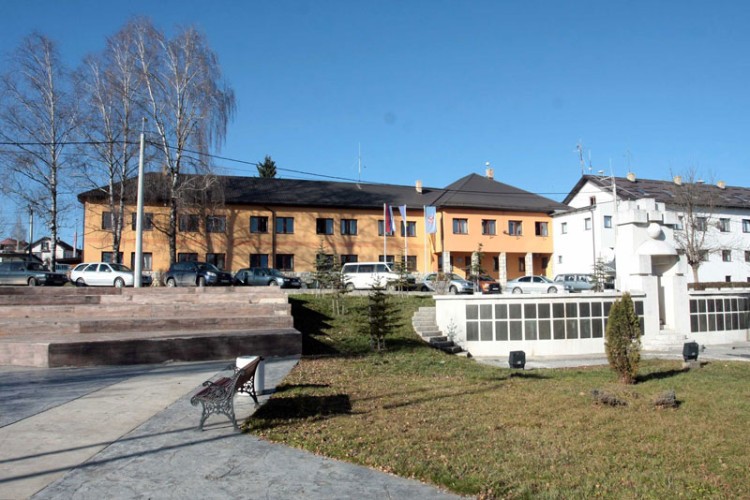 POLITIKA ZAKLJUČALA OPŠTINSKE KASE: Bez budžeta za ovu godinu još PET LOKALNIH ZAJEDNICA u Srpskoj!