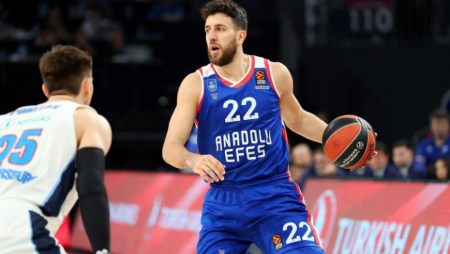 SRBIN PREDVODIO TURSKI TIM DO POBJEDE: Efes slavi protiv Fenerbahčea, MICIĆ igrač utakmice!