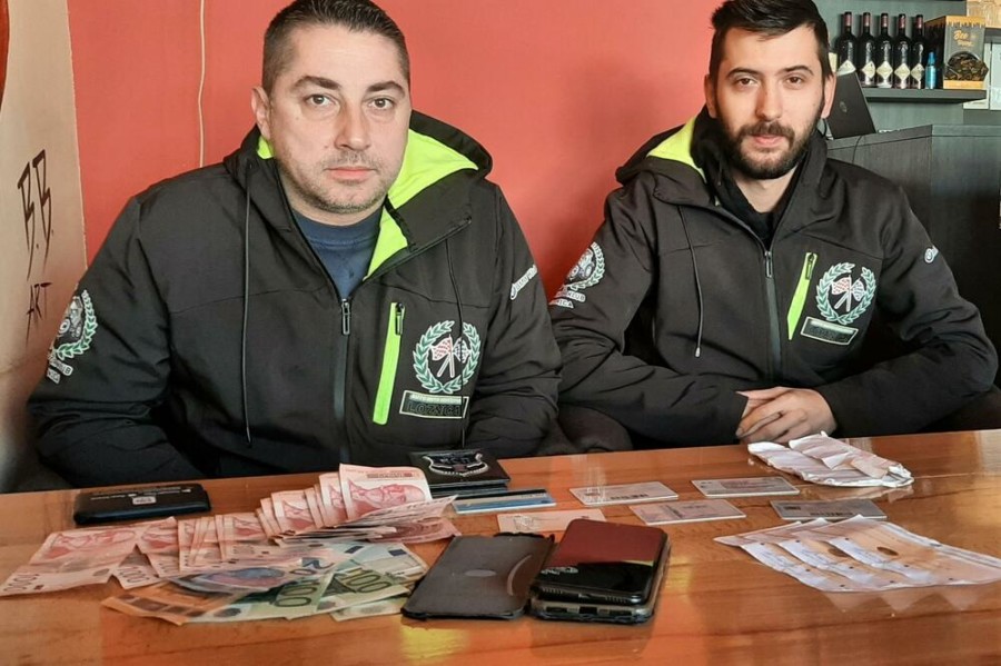 NAŠLI NOVČANIK PUN NOVCA: Vratili ga vlasniku, a kada su saznali čemu je NAMIJENJEN, bilo im je još DRAŽE!