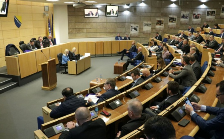 O ZABRANI PUŠENJA DRUGOM PRILIKOM Prekinuta sjednica sjednica Doma naroda FBiH