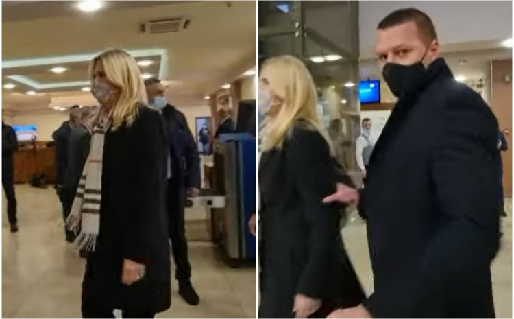 SKANDAL U NSRS! Na rubu FIZIČKOG obračuna: VUKANOVIĆ htio postaviti pitanje CVIJANOVIĆKI, napalo ga obezbjeđenje! "Hoćete li mi to opaliti ŠAMAR?" (VIDEO)