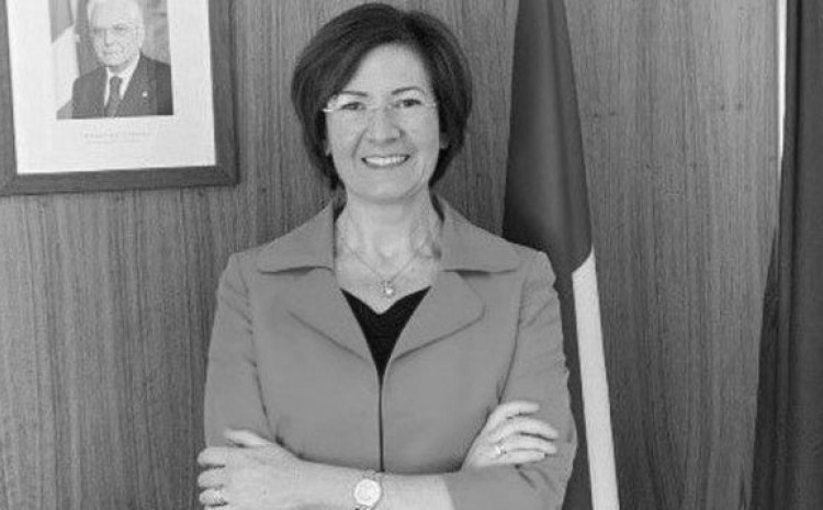 POGINULA ITALIJANSKA AMBASADORKA: Došla u radni grad na ODMOR, pa pala sa balkona! NIJE JOJ BILO SPASA