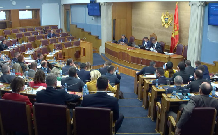 HAOS U SKUPŠTINI CRNE GORE Spriječen fizički obračun: MILAČIĆ VRIJEĐAO KONATARA, nazvao ga "splačinom i izdajicom"