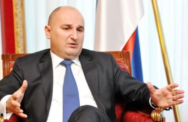 OPTUŽEN ZA ZLOUPOTREBU "TEŠKU" 19,4 MILIONA KM Džombić se izjasnio u Okružnom sudu