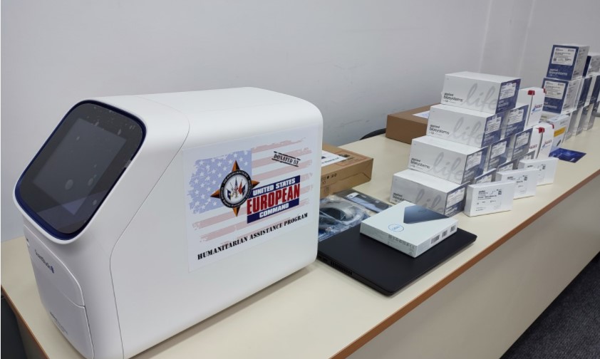 Amerikanci Trebinju "UVALILI" neispravan aparat! PACIJENTI prije izađu iz izolacije, nego što stigne REZULTAT PCR testiranja
