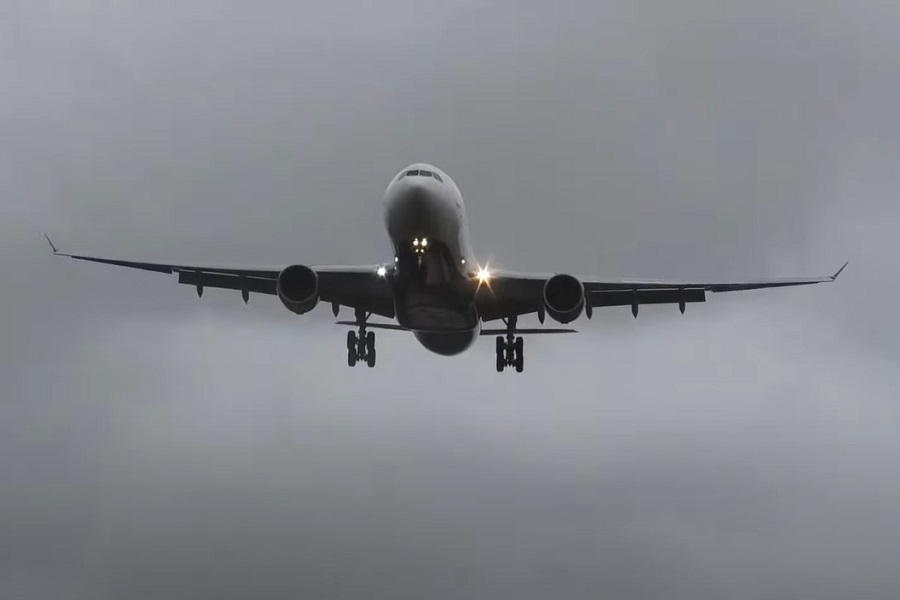 Snimak SLIJETANJA AVIONA tokom SNJEŽNE OLUJE postao internet senzacija! (VIDEO)