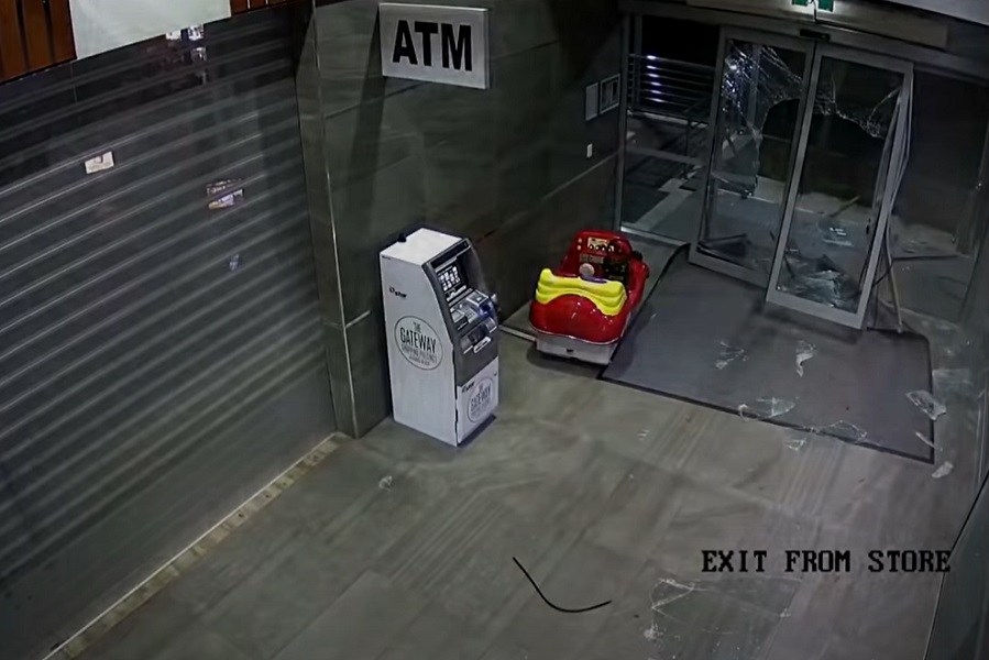 Probali OPLJAČKATI BANKOMAT pa načinili VELIKU GLUPOST!