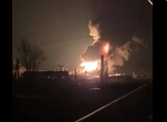 RUSI BOMBARDOVALI NAFTNI TERMINAL KOD KIJEVA Stanovnici upozoreni na otrovne materije u zraku (VIDEO)