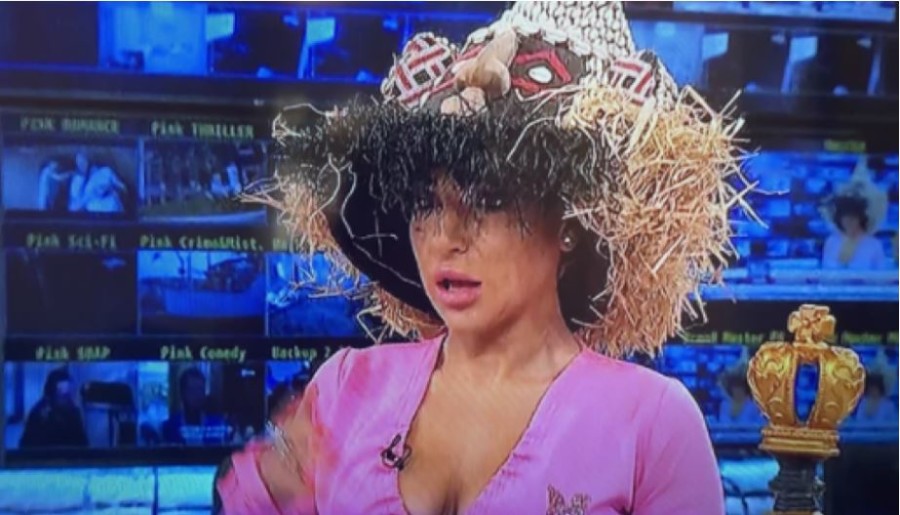"BOŽE, ŠTA JE OVO"?! Jovana Jeremić se baš UŽIVILA u temu emisije, ZABEZEKNULA GLEDAOCE (FOTO)