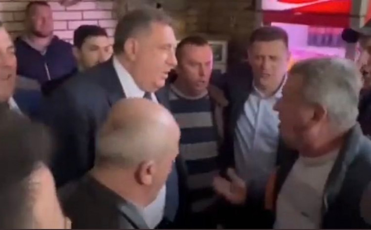 DODIK I ĐAJIĆ GLASNO ZAPJEVALI! Veselo sa mještanima Bronzanog Majdana “Molimo te mili bože da se BRAĆA SRBI SLOŽE" (VIDEO) ”