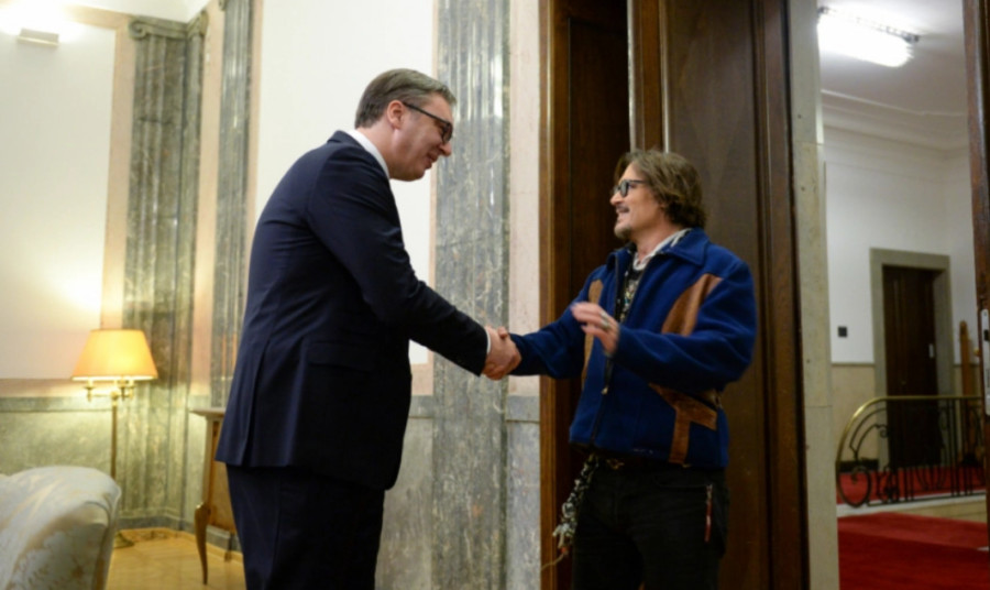 DŽONI DEP DOBIJA ZLATNU MEDALJU Srbije u Beogradu: Predsjednik Vučić ga odlikuje na Sretenje!