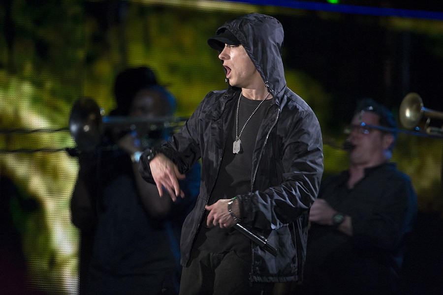 (VIDEO) EMINEM RASPLAKAO FANOVE Reper objavio najemotivniju pjesmu u svojoj karijeri: Ne zaslužujem titulu oca