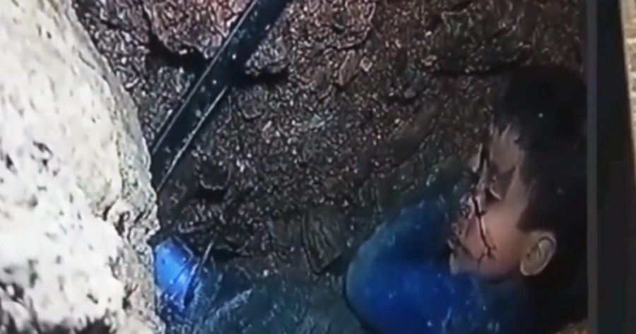 HOROR PRIČA DOBILA EPILOG! Dječak upao u BUNAR, spasioci mu poslali kiseonik i vodu!(VIDEO)