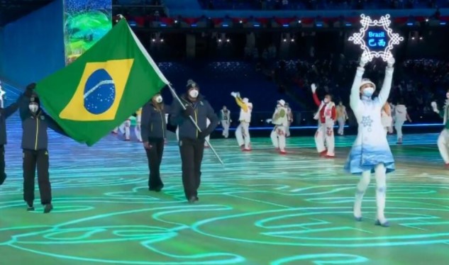 VUČIĆ ODUŠEVLJEN CEREMONIJOM U PEKINGU! Umjesto table, djevojke nose PAHULJE!