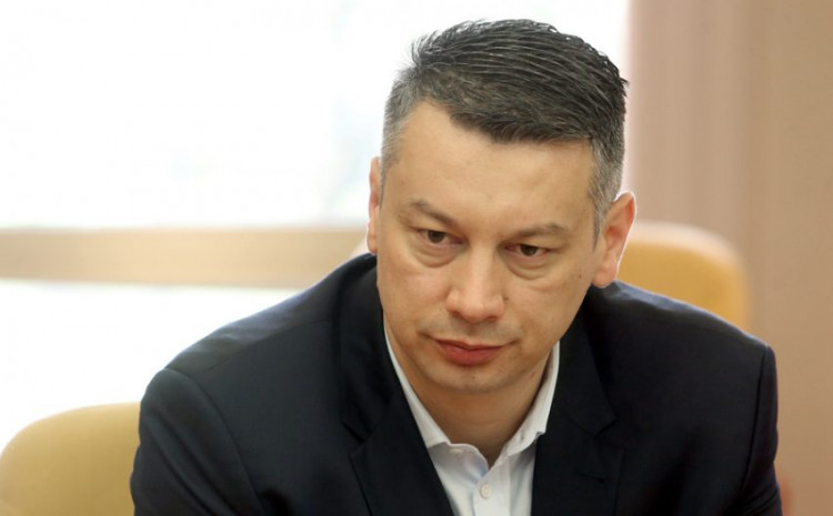(FOTO) "NA RUKE MINISTRA NESIGURNOSTI" Prijetnje Nešiću i Vulićevoj: ''Uskoro će vam Alah dosuditi''