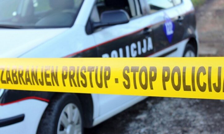 TRAGEDIJA U DRVARU! Žena pucala sebi u glavu iz pištolja